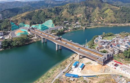 【媒體關(guān)注】冶建承建的最美最長侗鄉(xiāng)風雨橋獲人民日報、新華社等主流媒體報道