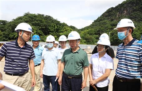 胡建軍到冶建桂華分公司項(xiàng)目調(diào)研